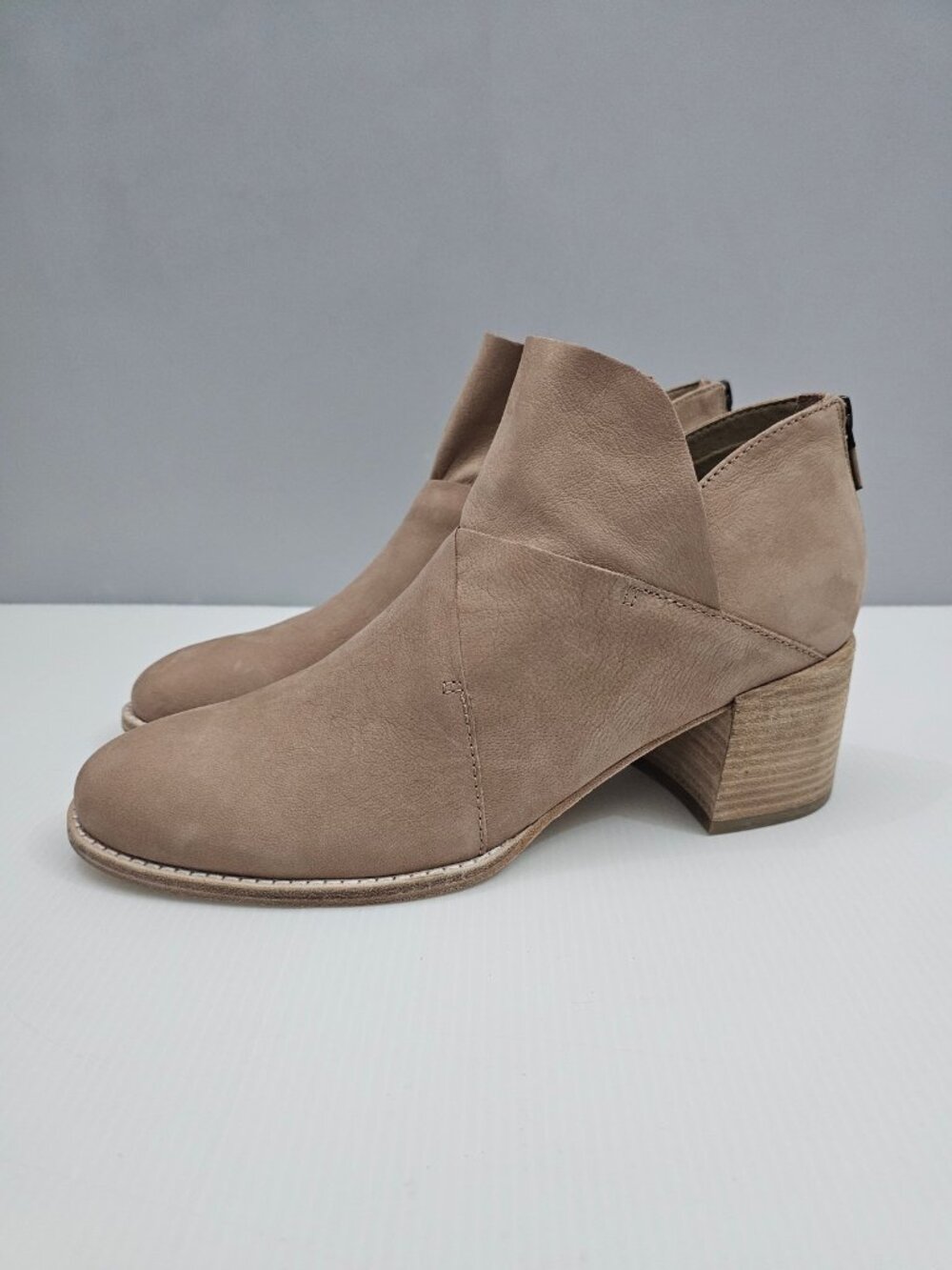 Eileen Fisher Bento Ankle Boot Womens 9.5 Taupe Nubuck Leather Block Heel Zip